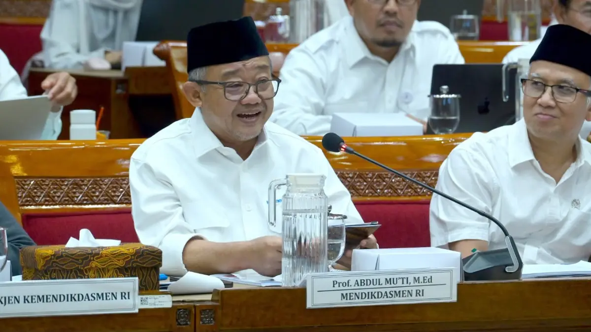 Mendikdasmen Abdul Mu’ti saat hadir di Rapat Kerja bersama Komisi X DPR RI, di Jakarta, Senin (21/9). (DOK.KEMENDIKDASMEN)