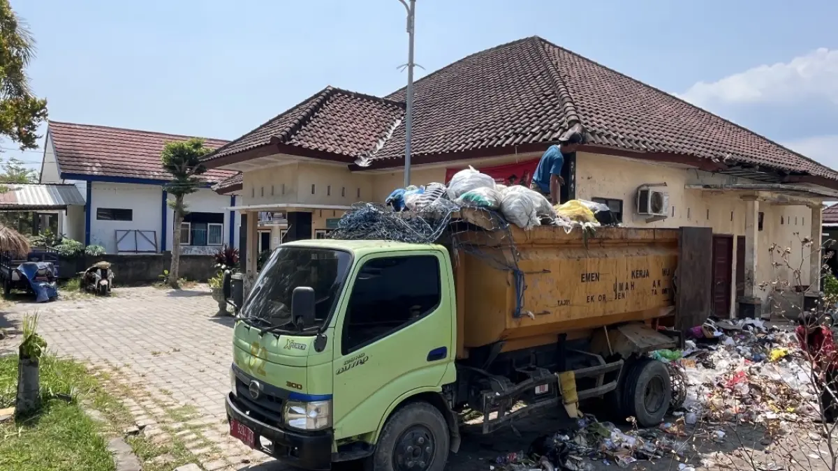 sampah monjok