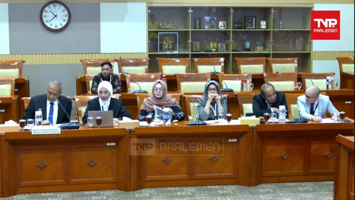 BERI MASUKAN: Ketum Dewan Pergerakan Advokat Republik Indonesia (DePA-RI), Dr. TM. Luthfi Yazid, SH, LL.M beserta tim DePA-RI saat RDPU dengan Komisi 3 di gedung DPR RI, 23 September 2026