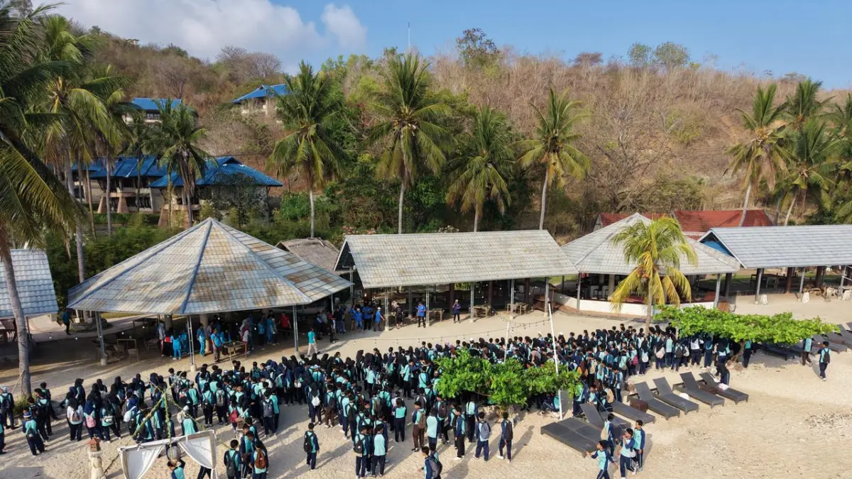 Clean Up Sekotong, Gerakan Gotong Royong Wujudkan Quality Tourism.