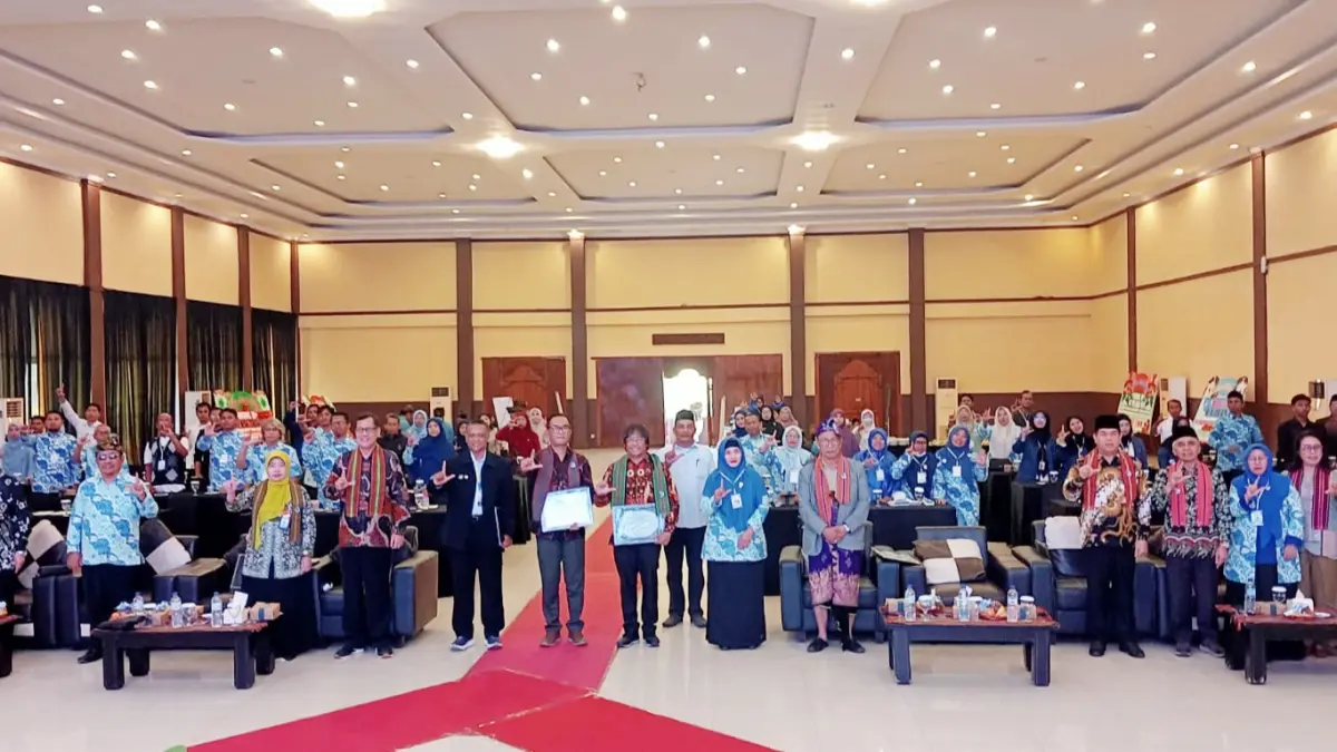 Tampak hadir Anggota DPRD NTB H. Didi Sumardi, SH., Kepala Dinas Dikpora NTB Dr. Syamsul Hadi, M.Pd., Ketua Majelis Adat Sasak Dr. H. Lalu Sajim Sastrawan, S.H., M.H., serta Wakil Ketua BAZNAS NTB Dr. TGH. Lalu Abdul Muhyi Abidin, MA., dll.