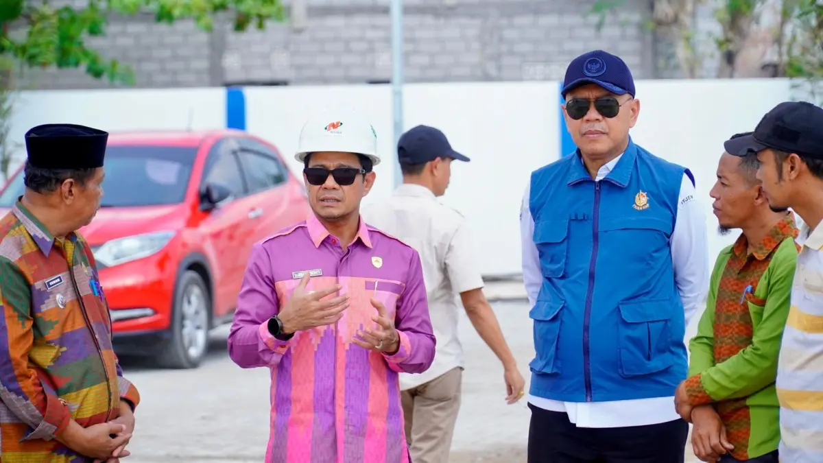 Bupati Dompu Bambang Firdaus meninjau pembangunan KNMP Desa Jala, Kecamatan Hu