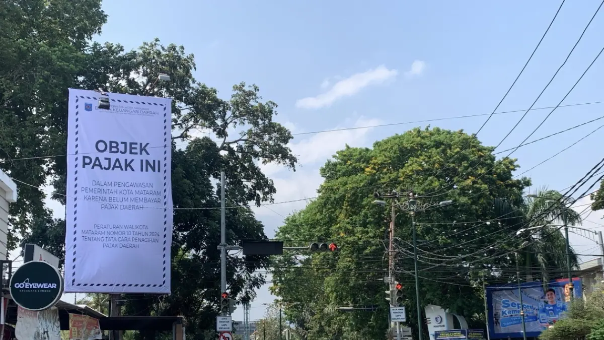 salah satu reklame di Kota Mataram yang belum membayar pajak