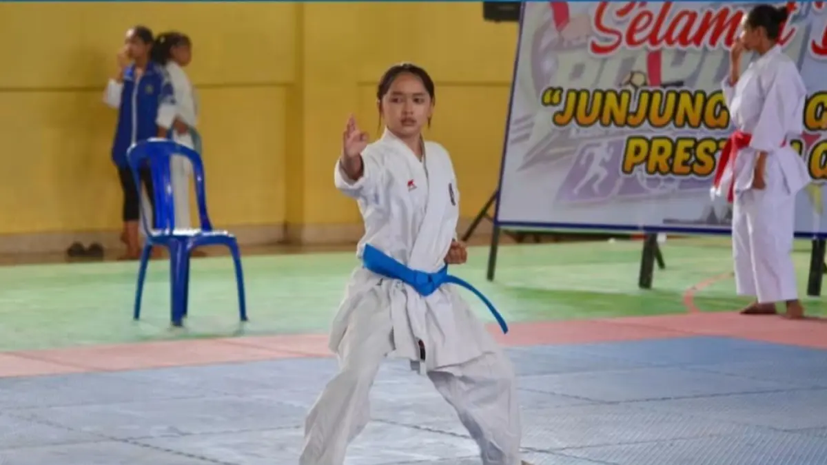 BERTANDING: Salah seorang atlet pencak silat saat mengikuti pekn olahraga daerah