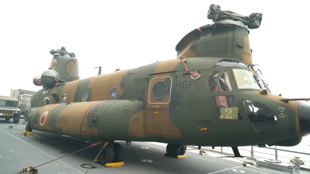 Sebanyak 3 Helikopter Chinook milik Jepang berada di Kalimantan untuk melakukan pemadaman karhutla. (TNI)