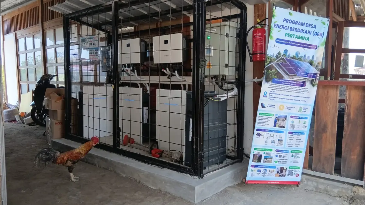 SOLAR INVERTER: Inilah alat solar inverter yang mengubah arus jadi siap digunakan untuk kelistrikan operasional Ekowisata Mangrove Bagek Kembar. (NURUL/LOMBOK POST)