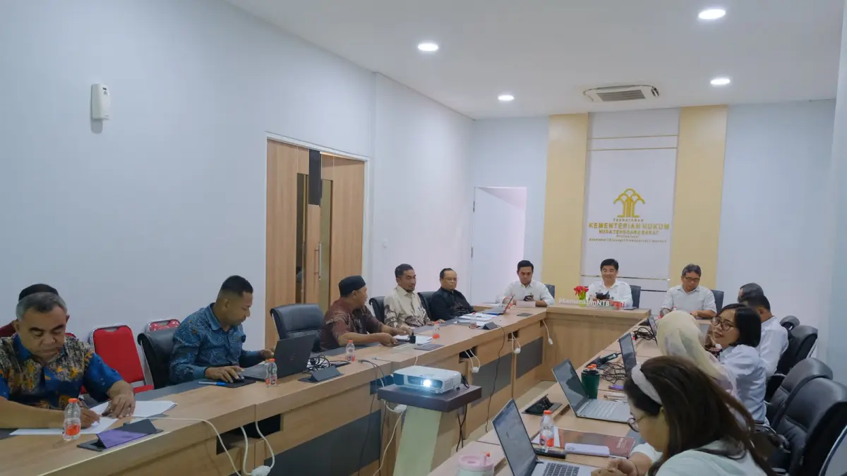 HARMONISASI RAPERDA – Kanwil Kemenkum NTB membahas harmonisasi empat Raperda Kabupaten Sumbawa Barat terkait ketahanan pangan, produk hukum desa, Masjid Ramah Anak, dan BOSDA, Rabu (30/9/2026).