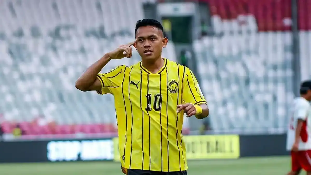 Bintang Malaysia Arif Aiman repost sindiran soal tambahan waktu Timnas Indonesia di FIFA ASEAN Cup 2026. John Herdman beri klarifikasi.