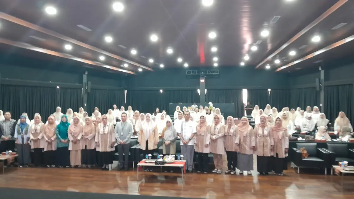 Ketua BKOW NTB Indah Dhamayanti Putri bersama peserta pelatihan.