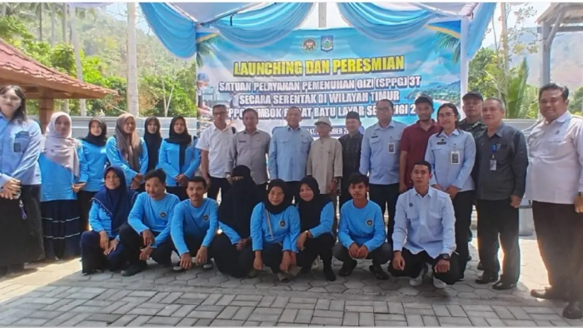 LAUNCHING: BGN bersama Satgas MBG NTB usai launching SPPG 3T di Desa Senggigi, Batulayar, Jumat (2/10). (NURUL/LOMBOK POST)