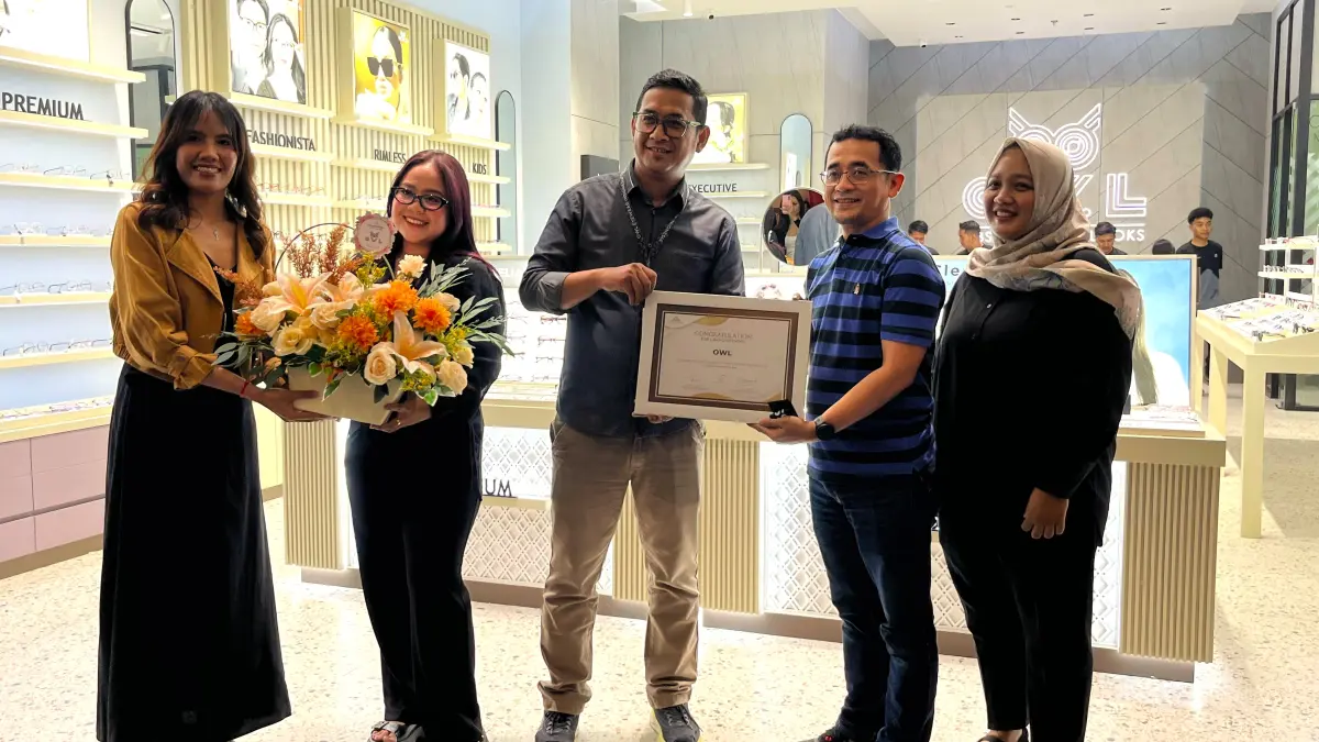 GRAND OPENING: Suasana grand opening gerai OWL Eyewear di lower ground Lombok Epicentrum Mall, Sabtu (3/10). (FERIAL/LOMBOK POST)