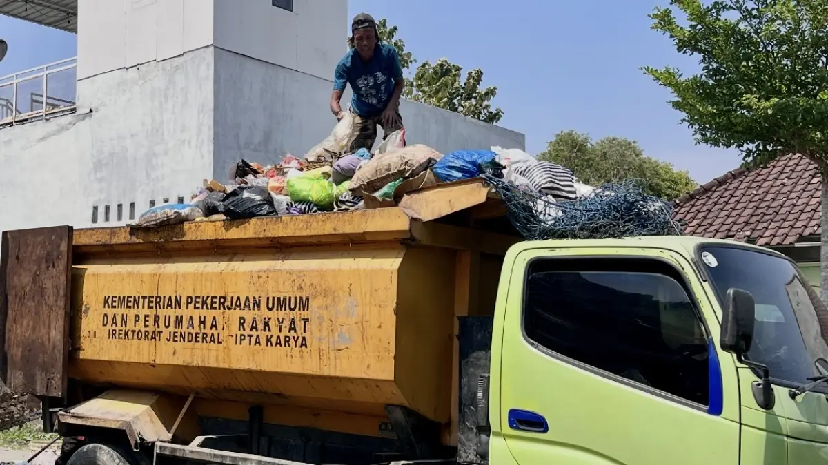 Truk PUPR Mataram
