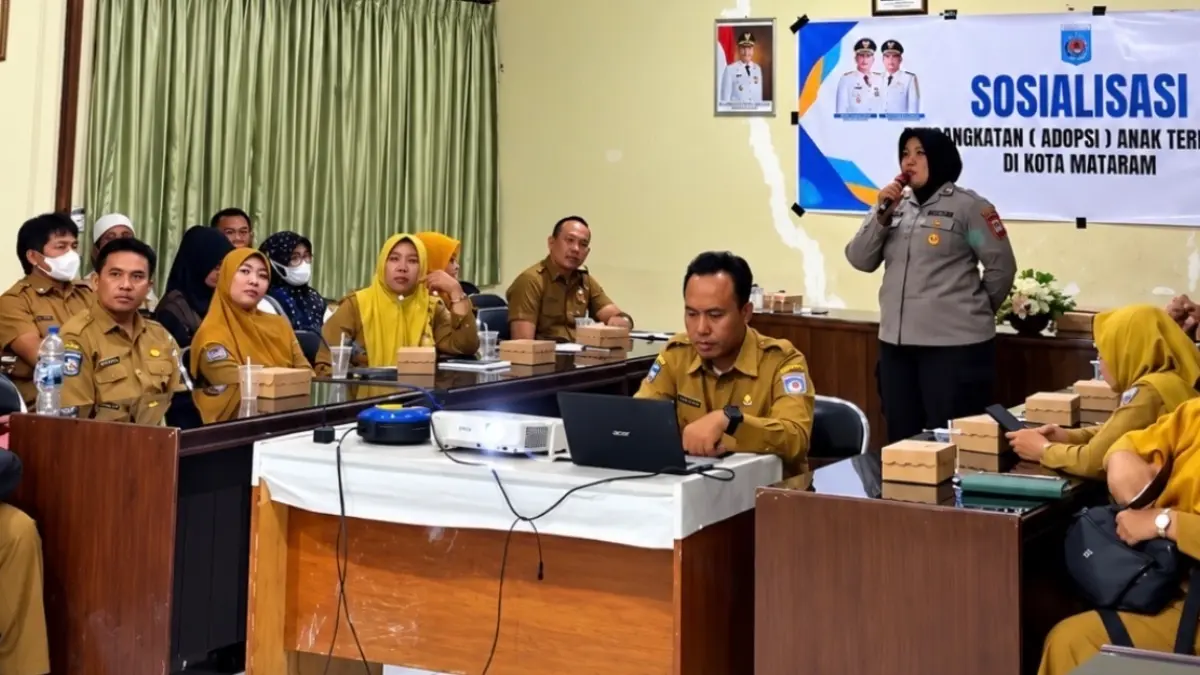Dinas Sosial Kota Mataram menggelar sosialisasi pengangkatan (adopsi) anak telantar.