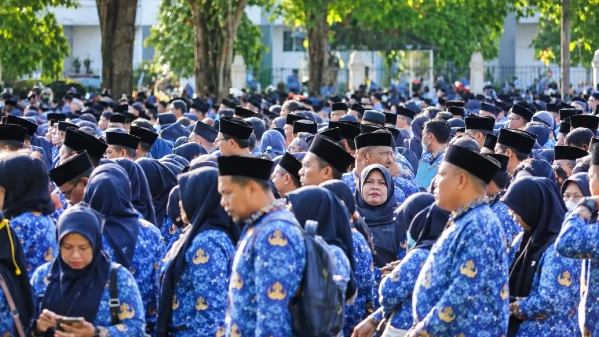Pegawai lingkup Pemkot Mataram usai melaksanakan upacara beberapa waktu lalu.