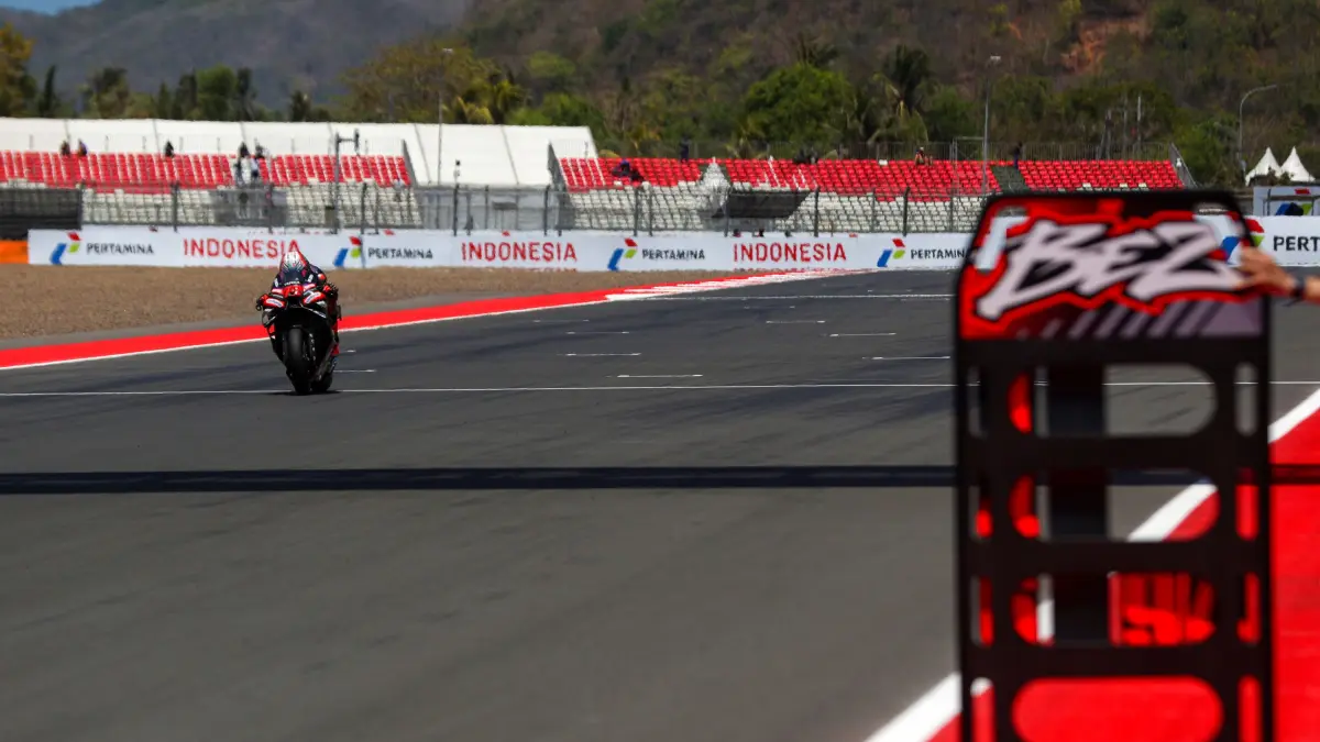 Marco Bezzecchi menjadi yang tercepat dalam sesi FP1. (IVAN/LOMBOK POST)