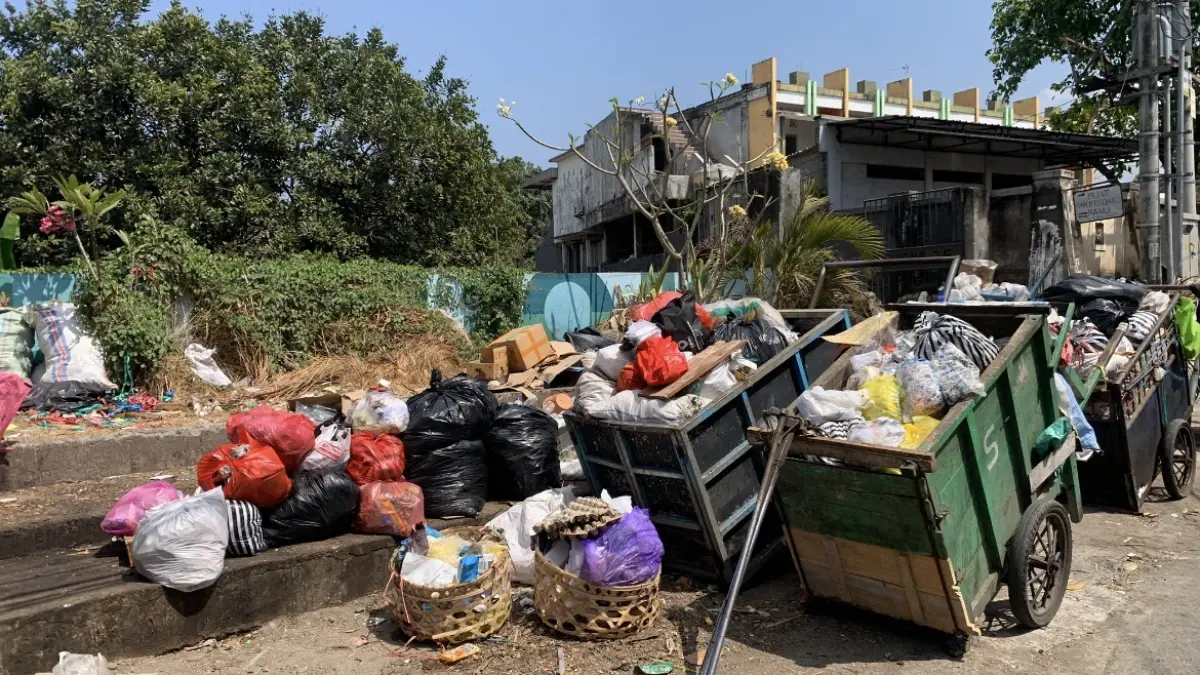 roda tiga pengangkut sampah di TPS