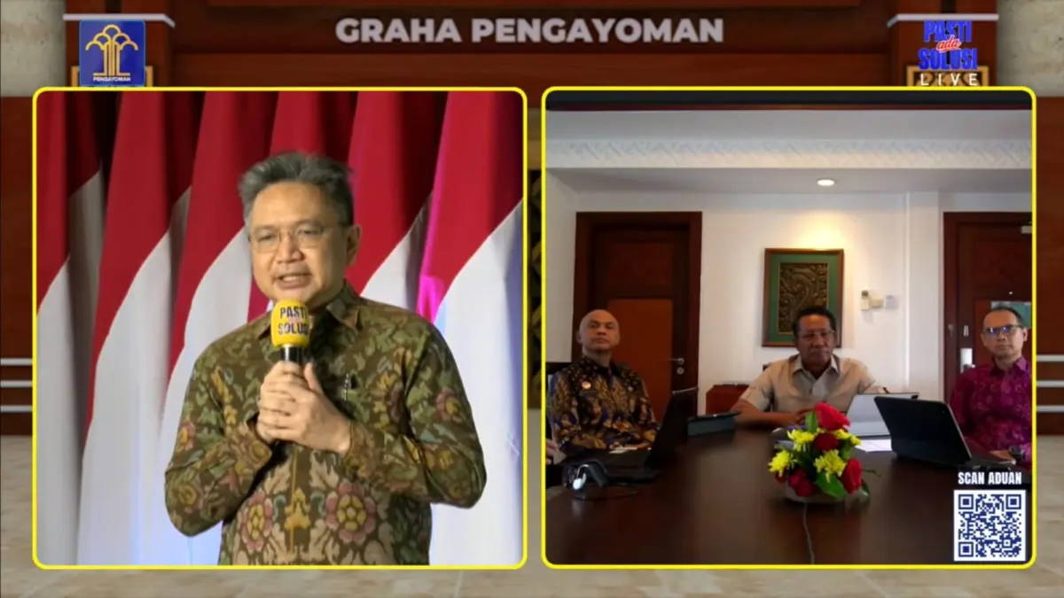 PELAYANAN PUBLIK: Kepala Kanwil Kemenkum NTB Risman Somantri bersama jajaran mengikuti forum Pengaduan Pelayanan Publik PASTI ADA SOLUSI secara daring, Jumat (9/10). Forum ini menjadi wadah penyampaian keluhan masyarakat sekaligus evaluasi untuk meningkatkan kualitas pelayanan hukum.