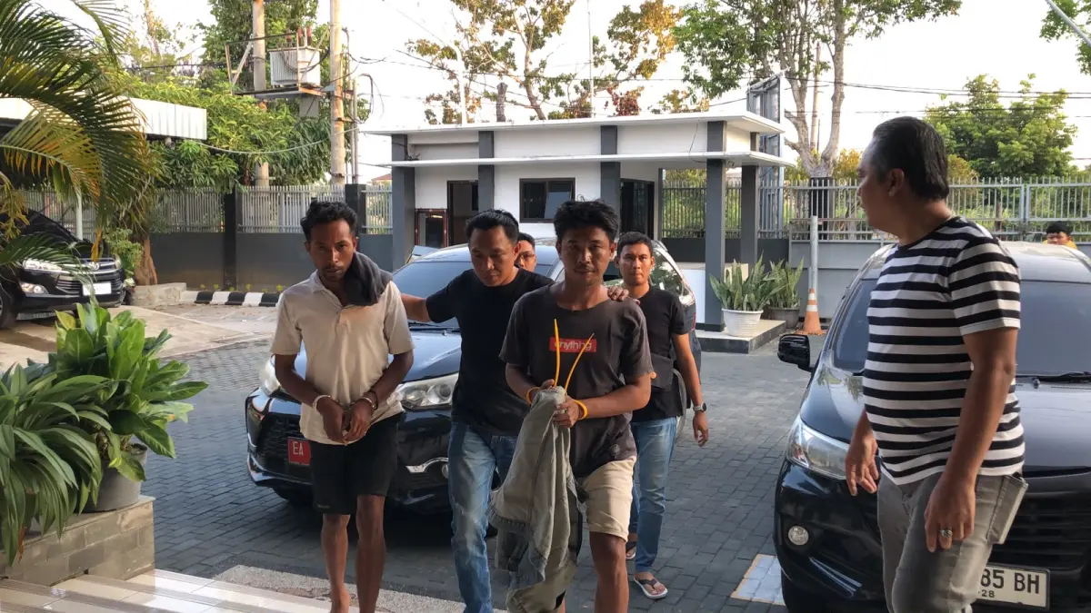 Para terduga pengedar sabu diamankan ke kantor BNN NTB, Minggu (11/10).&nbsp;(Istimewa/Lombok Post)