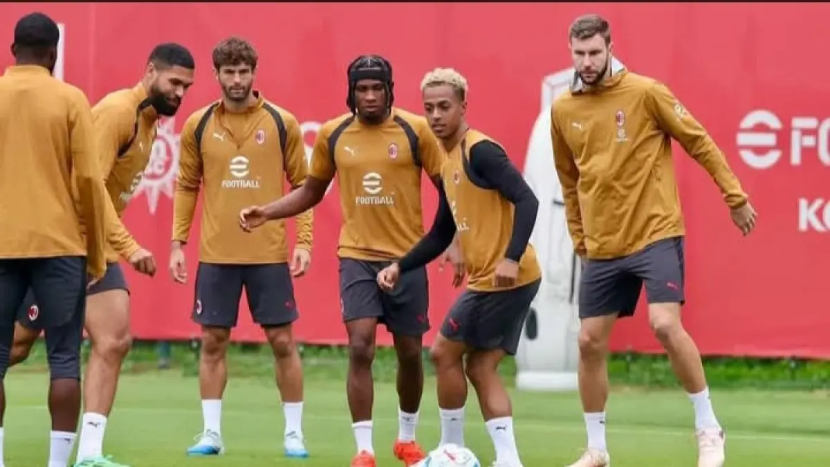FOKUS: Suasana latihan para pemain AC Milan. (Istimewa)