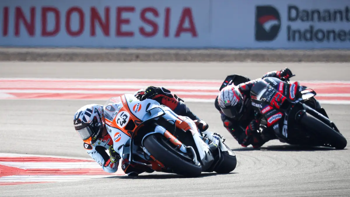 Aksi pembalap yang berlaga di MotogGP Mandalika. (IVAN/LOMBOK POST)