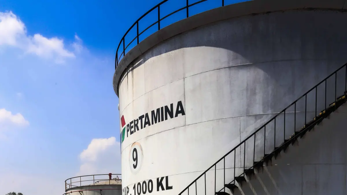 Penopang Pasokan: Deretan tangki timbun di FT Malang Ciptomulyo berkapasitas total 7.200 KL dijaga ketat dengan standar pengamanan Objek Vital Nasional (Obvitnas) selama 24 jam (2/9/2026). Fasilitas ini menjadi benteng utama kelancaran pasokan BBM di wilayah Malang Raya.