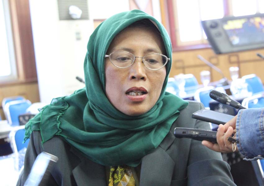 dr Hj Nurhandini Eka Dewi