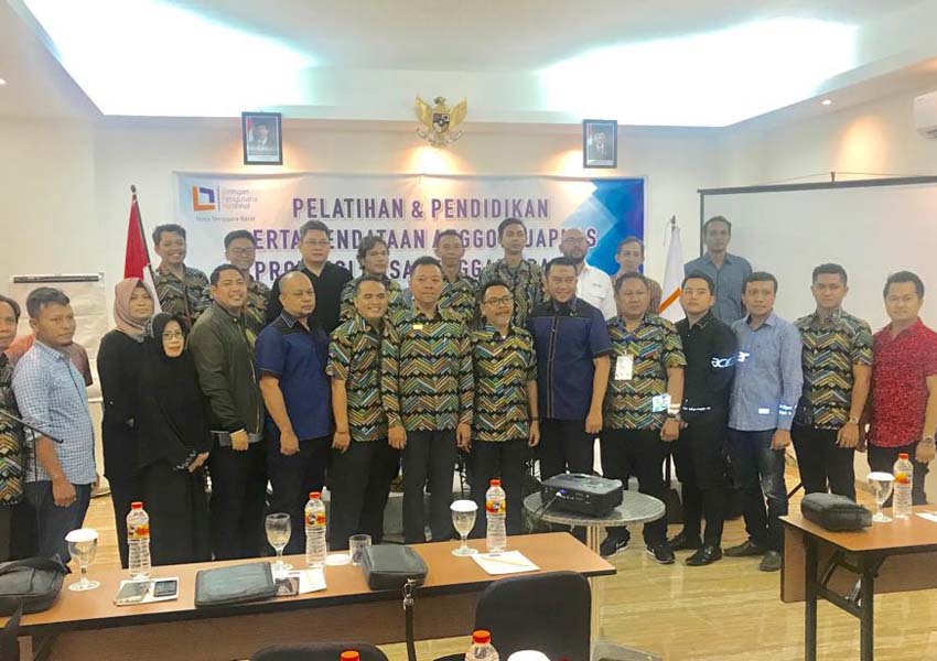 FOTO BERSAMA:Pengurus dan anggota Japnas saat berfoto bersama usai melakukan Diklatwil perdana di NTB, Kamis (14/2) lalu.