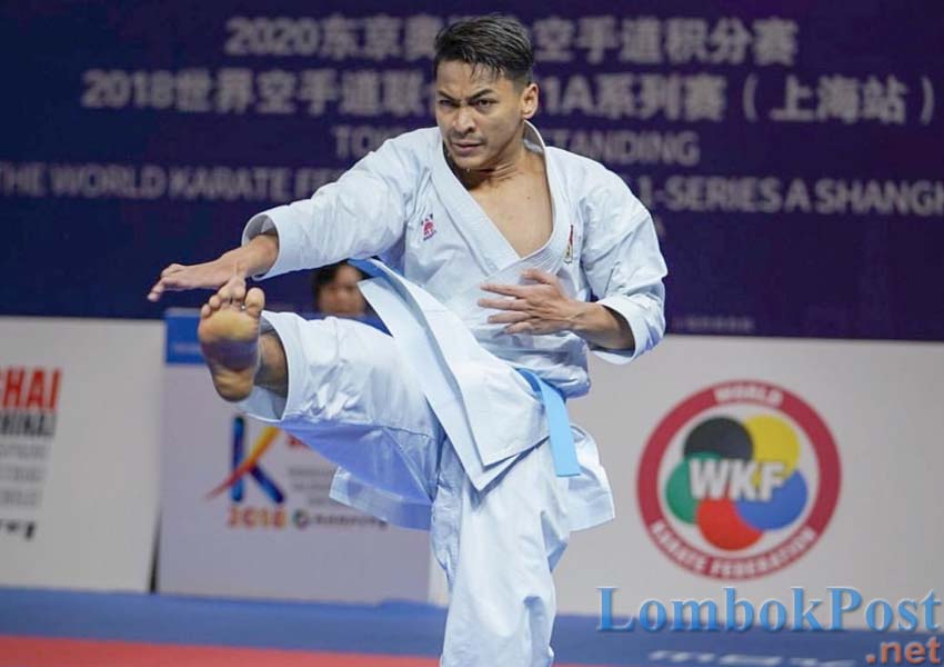 BERPELUANG KE OLIMPIADE: Karateka NTB Ahmad Zigi Zaresta Yuda menunjukkan skill-nya di nomor kata pada kejuaraan series A di Sanghai, China, 2018 lalu.