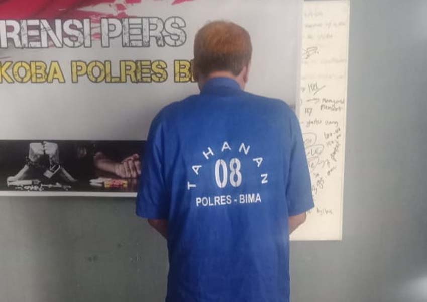 JUAL SABU: Yu, oknum ASN ditangkap polisi karena diduga memilki dan menjual narkoba jenis sabu di wilayah Kecamatan Bolo, Kabupaten Bima, kemarin.