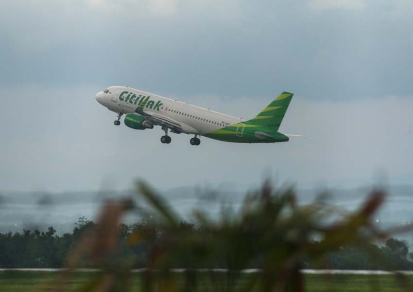 LEPAS LANDAS: Pesawat Citilink tengah lepas landas dari Bandara ZAM Lombok, beberapa waktu yang lalu.