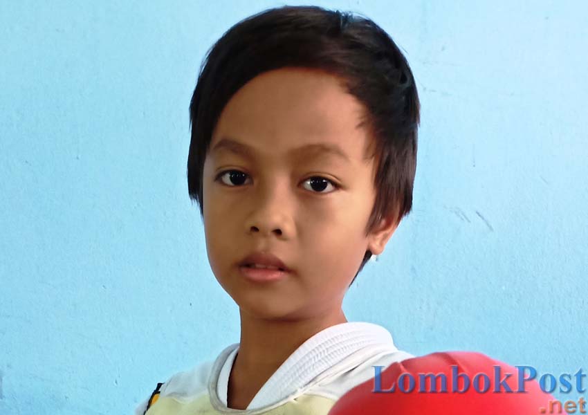 SOSOK ATLET BERPRESTASI: Lalu Gede Mandala Neqmas Tanauran Sakti, seorang atlet usia dini yang berprestasi dalam Inkai Lombok Tengah, kemarin (10/3).