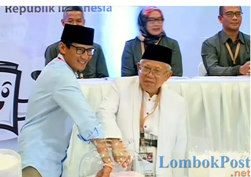 BAKAL SERU: Cawapres nomor urut 01 KH Ma’ruf Amin (kanan) dan cawapres nomor urut 02 Sandiaga Salahuddin Uno saat pengambilan nomor urut beberapa waktu lalu. Akhir pekan ini, mereka akan kembali satu panggung dalam debat pilpres ketiga.