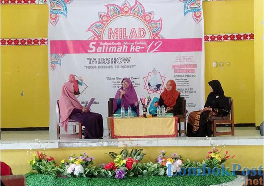 TALK SHOW: Sejumlah narasumber menyampaikan materi dalam talk show yang digelar PD Salimah Sumbawa kemarin (3/3).