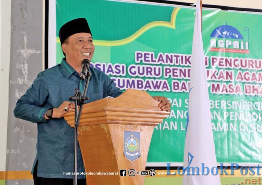 LANTIK: Wakil Bupati KSB Fud Syaifuddin saat pelantikan DPD AGPAII KSB, kemarin (3/3).