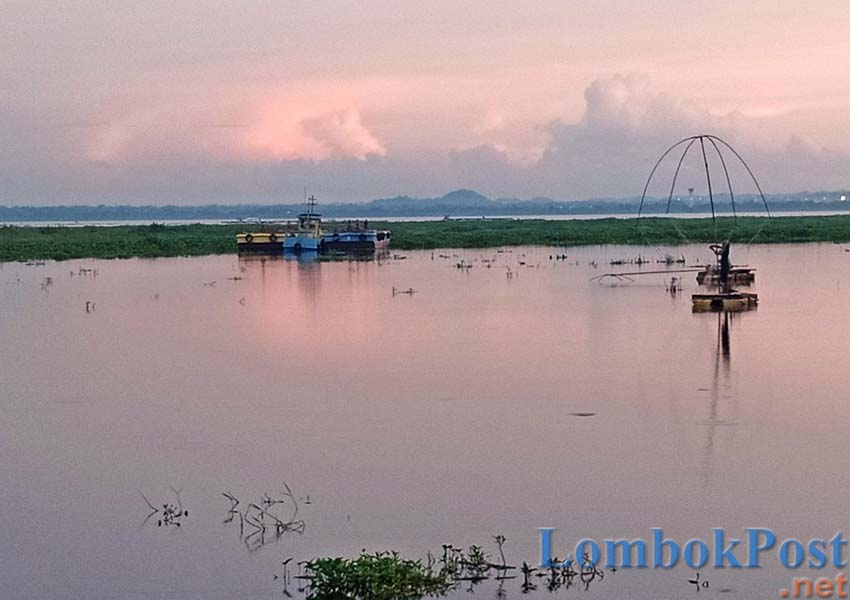 BENDUNGAN BATUJAI: Suasana di bendungan Batujai di Praya Lombok Tengah, kemarin (13/4).