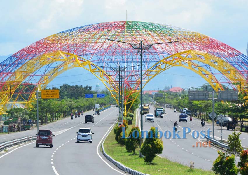 BYPASS: Sejumlah pengendara melintas di bypass yang menghubungkan Mataram dengan Lombok International Airport, beberapa waktu lalu.