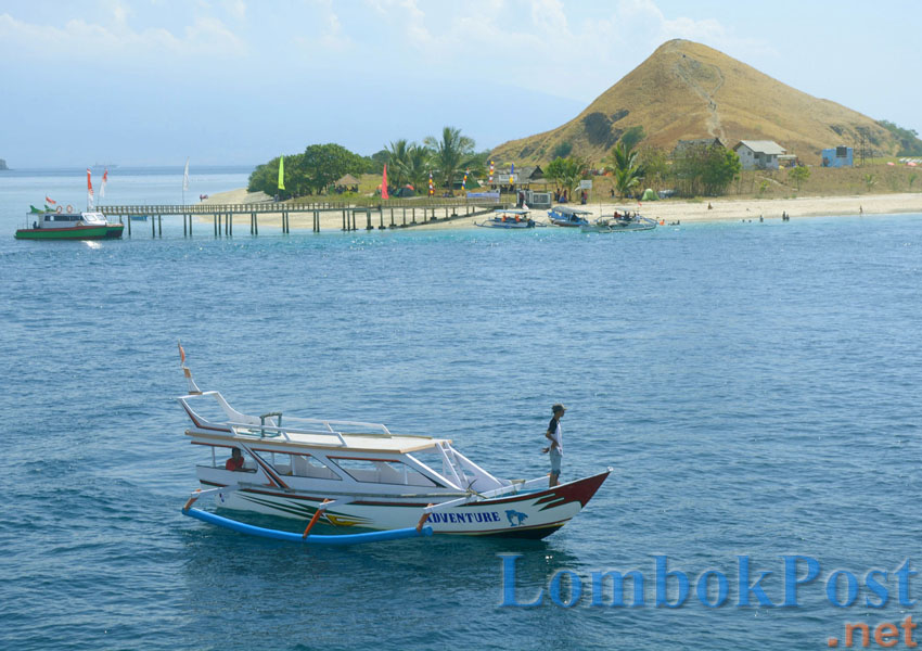 PESONA SUMBAWA: Pulau Kenawa merupakan salah satu destinasi baru bagi para wisatawan yang ingin menikmati suasana padang savana di wilayah Sumbawa. Jembatan Lombok-Sumbawa bisa mendukung pariwisata di Pulau Sumbawa.