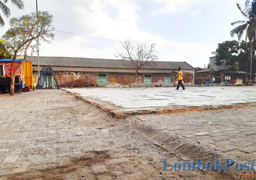 PEMBANGUNAN BELUM TERLIHAT: Inilah lokasi 18 unit lapak PKL yang akan dibangun di eks Pelabuhan Ampenan. Namun belum ada tanda-tanda pengerjaan fisik oleh pihak ketiga.