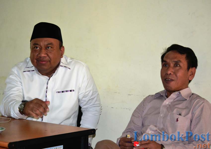 CARI DUKUNGAN?: Politisi Partai Golkar H Ahmad Fuaddi tengah berbincang empat mata dengan Ketua DPW PKB NTB HL Hadrian Irfani, Senin (9/9)