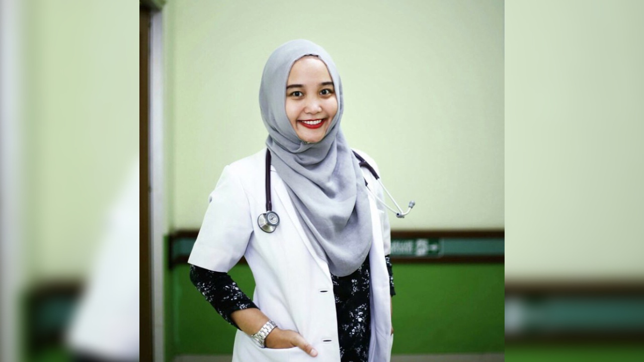 dr.  Yusra Pintaningrum, SpJP(K), FIHA, FAPSC, FAsCC Spesialis Jantung dan Pembuluh Darah Fakultas Kedokteran Universitas Mataram–RSUD Provinsi NTB