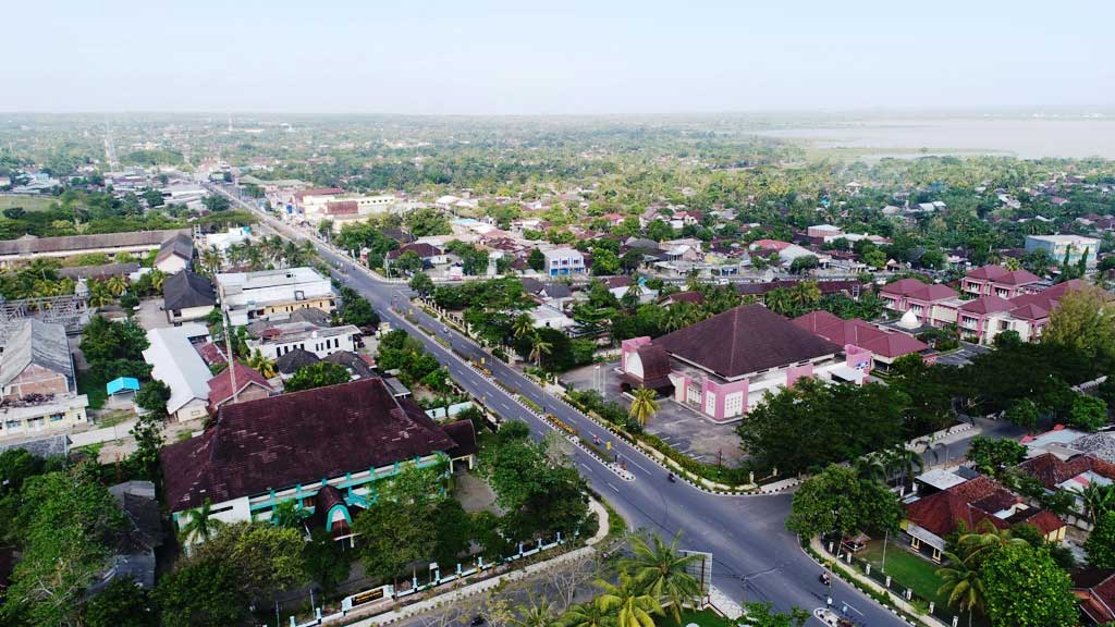 KOTA PRAYA: Lansekap Kecamatan Praya yang diambil menggunakan drone, beberapa waktu lalu. Ibu Kota Lombok Tengah ini terus menggeliat pembangunannya, kini wacana pembentukan Kota Praya mulai mengemuka.