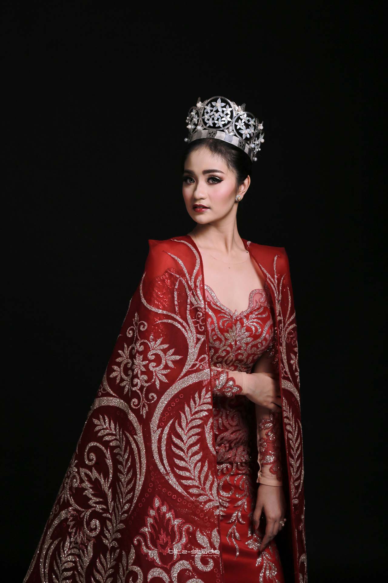 ANGGUN: Shalsabila Lestari Putri S, Puteri Indonesia NTB tahun 2020 mengenakan gaun rancangan Ratna Lie dari 9am Bridal.