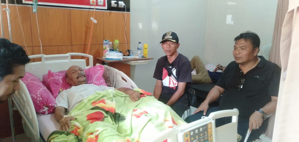 TERSERANG DBD: Camat Kuripan Banu Harli dirawat di RSUD Tripat karena terjangkit DBD, Minggu (16/2).