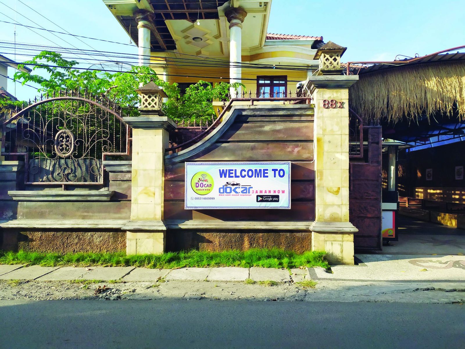 AWAL MULA DOCAR: Kediaman H Mahmud di Jalan Banda Seraya Pagutan, merupakan cikal bakal berdirinya startup ojek daring Docar Jaman Now.