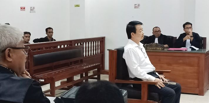 PEMERIKSAAN SAKSI: Suasana persidangan di PN Praya Lombok Tengah, atas perkara Direktur PT Mulia Jaya Lee Jong Kwak,  (27/2/20) lalu.(Dedi/Lombok Post)