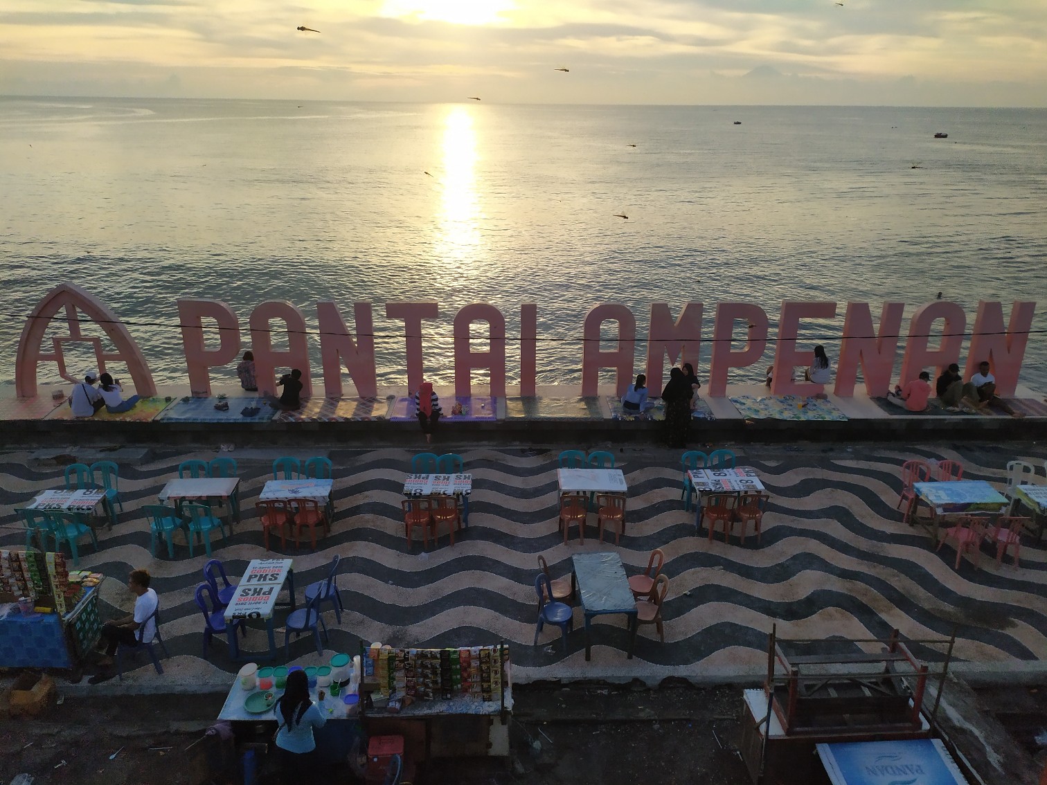 BAKAL TUTUP: Pantai Boom di Ampenan menjadi salah satu destinasi wisata yang harus ditutup guna mencegah penyebaran virus Korona.