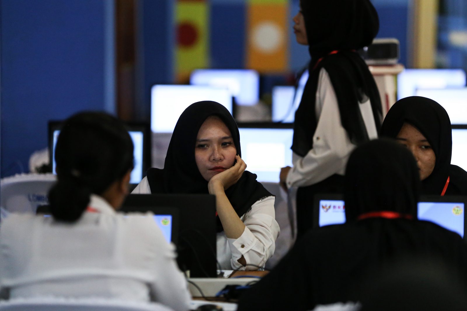 SELEKSI: Para peserta CPNS mengikuti proses SKD, beberapa waktu lalu.