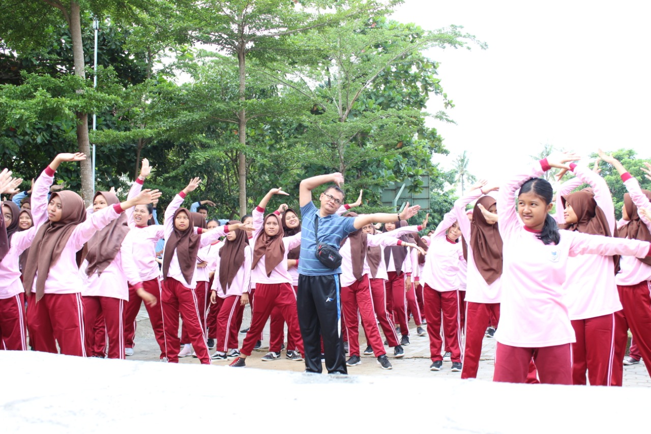 GERAK SEHAT: Suasana kegiatan GERMAS SMAN 9 Mataram yang diikuti semua warga sekolah, Sabtu (7/3/2020).