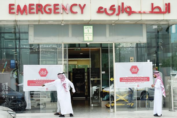WASPADA TINGKAT TINGGI: Pemerintah Arab Saudi menyiapkan fasilitas gawat darurat untuk menangani virus Korona. Total ada 118 kasus positif Korona di Arab Saudi. (16/3) lalu. ( FAYEZ NURELDINE/AFP)