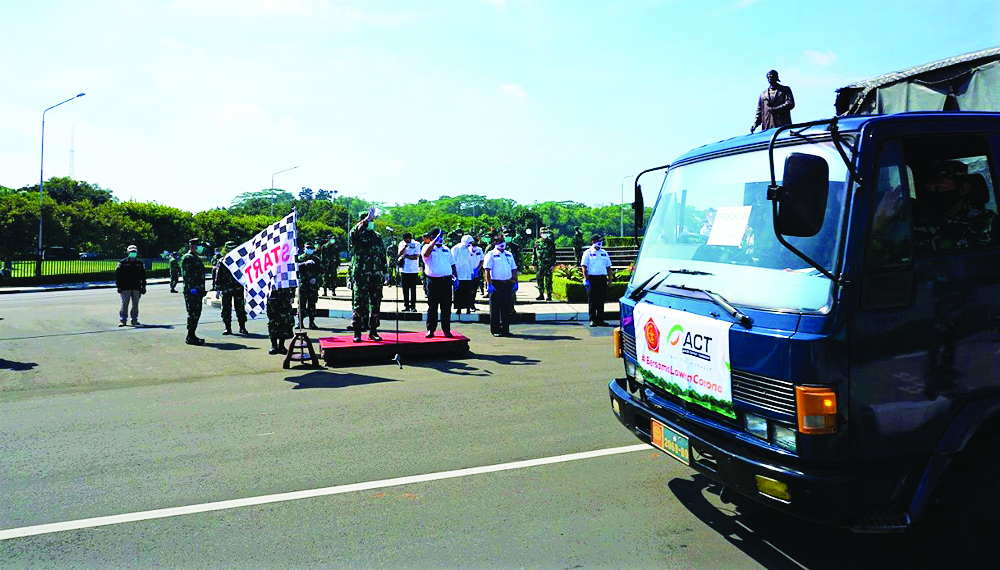 BANTUAN: Upacara pelepasan 1.000 ton bantuan beras dalam operasi beras gratis ACT-TNI, di Mabes TNI, di Jakarta, Kamis (2/4).